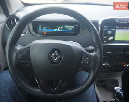 Белый Рено Зое, объемом двигателя 0 л и пробегом 86 тыс. км за 7200 $, фото 29 на Automoto.ua