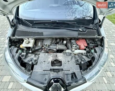 Белый Рено Зое, объемом двигателя 0 л и пробегом 147 тыс. км за 5999 $, фото 58 на Automoto.ua