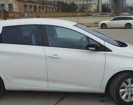 Белый Рено Зое, объемом двигателя 0 л и пробегом 94 тыс. км за 7600 $, фото 2 на Automoto.ua