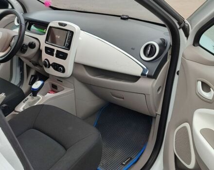 Білий Рено Зое, об'ємом двигуна 0 л та пробігом 98 тис. км за 5866 $, фото 21 на Automoto.ua