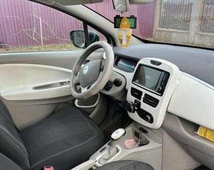 Белый Рено Зое, объемом двигателя 0 л и пробегом 300 тыс. км за 5000 $, фото 5 на Automoto.ua