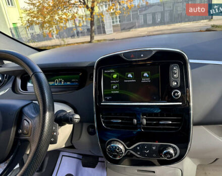 Білий Рено Зое, об'ємом двигуна 0 л та пробігом 68 тис. км за 6976 $, фото 22 на Automoto.ua