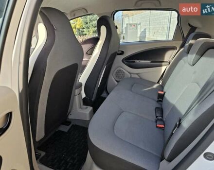 Белый Рено Зое, объемом двигателя 0 л и пробегом 99 тыс. км за 6700 $, фото 19 на Automoto.ua
