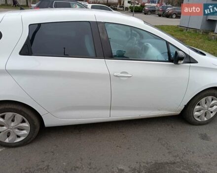 Белый Рено Зое, объемом двигателя 0 л и пробегом 115 тыс. км за 6950 $, фото 2 на Automoto.ua