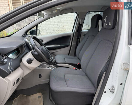Білий Рено Зое, об'ємом двигуна 0 л та пробігом 154 тис. км за 6350 $, фото 19 на Automoto.ua