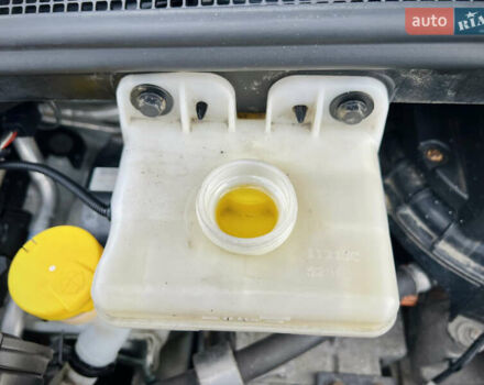 Білий Рено Зое, об'ємом двигуна 0 л та пробігом 160 тис. км за 7500 $, фото 48 на Automoto.ua