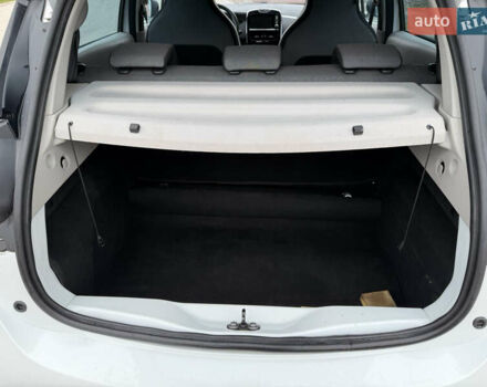 Білий Рено Зое, об'ємом двигуна 0 л та пробігом 154 тис. км за 6350 $, фото 16 на Automoto.ua