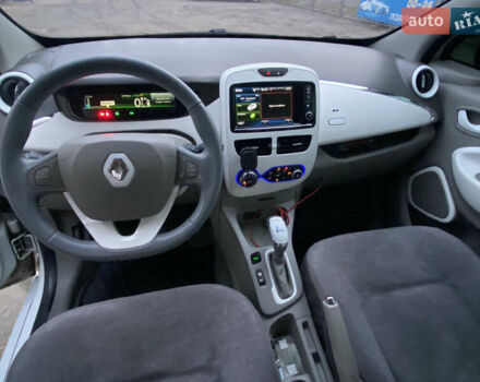 Белый Рено Зое, объемом двигателя 0 л и пробегом 159 тыс. км за 7550 $, фото 12 на Automoto.ua