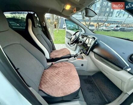 Белый Рено Зое, объемом двигателя 0 л и пробегом 147 тыс. км за 5999 $, фото 11 на Automoto.ua