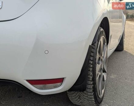 Белый Рено Зое, объемом двигателя 0 л и пробегом 85 тыс. км за 6900 $, фото 22 на Automoto.ua