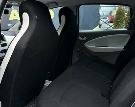 Белый Рено Зое, объемом двигателя 0 л и пробегом 90 тыс. км за 6400 $, фото 8 на Automoto.ua