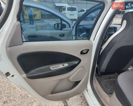 Белый Рено Зое, объемом двигателя 0 л и пробегом 170 тыс. км за 5000 $, фото 10 на Automoto.ua