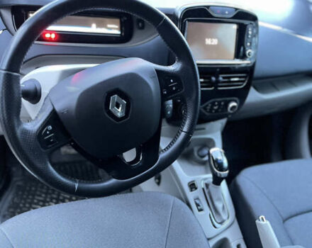 Белый Рено Зое, объемом двигателя 0 л и пробегом 159 тыс. км за 7600 $, фото 21 на Automoto.ua