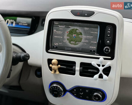 Білий Рено Зое, об'ємом двигуна 0 л та пробігом 82 тис. км за 7650 $, фото 25 на Automoto.ua