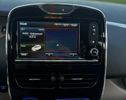 Белый Рено Зое, объемом двигателя 0 л и пробегом 99 тыс. км за 6700 $, фото 23 на Automoto.ua