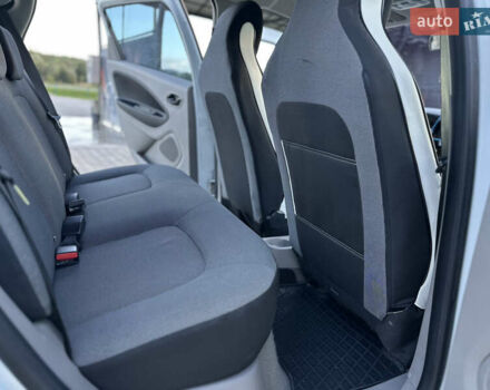 Белый Рено Зое, объемом двигателя 0 л и пробегом 128 тыс. км за 7500 $, фото 10 на Automoto.ua