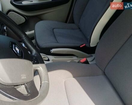 Белый Рено Зое, объемом двигателя 0 л и пробегом 94 тыс. км за 8250 $, фото 19 на Automoto.ua