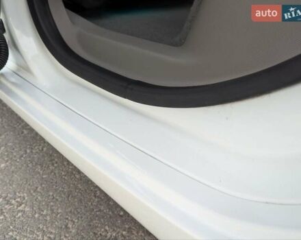 Белый Рено Зое, объемом двигателя 0 л и пробегом 85 тыс. км за 6900 $, фото 33 на Automoto.ua