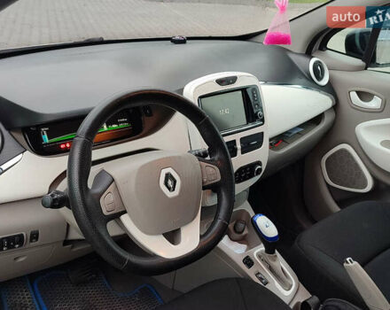 Белый Рено Зое, объемом двигателя 0 л и пробегом 98 тыс. км за 6200 $, фото 20 на Automoto.ua