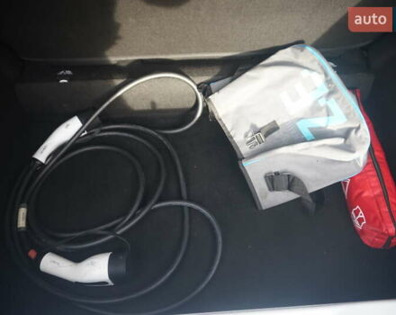 Белый Рено Зое, объемом двигателя 0 л и пробегом 86 тыс. км за 7200 $, фото 50 на Automoto.ua