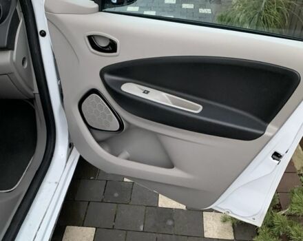 Білий Рено Зое, об'ємом двигуна 0 л та пробігом 68 тис. км за 5800 $, фото 9 на Automoto.ua