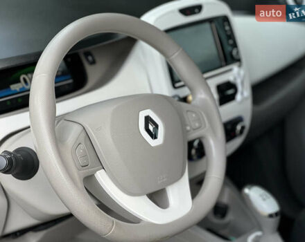 Белый Рено Зое, объемом двигателя 0 л и пробегом 82 тыс. км за 6900 $, фото 20 на Automoto.ua
