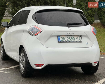 Белый Рено Зое, объемом двигателя 0 л и пробегом 82 тыс. км за 6900 $, фото 17 на Automoto.ua