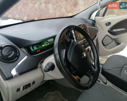 Белый Рено Зое, объемом двигателя 0 л и пробегом 145 тыс. км за 8200 $, фото 14 на Automoto.ua