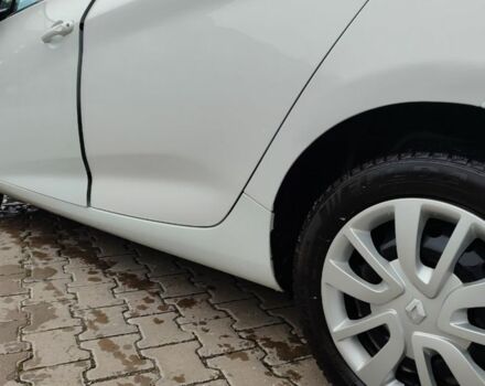 Білий Рено Зое, об'ємом двигуна 0 л та пробігом 98 тис. км за 5866 $, фото 3 на Automoto.ua