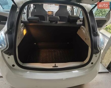 Білий Рено Зое, об'ємом двигуна 0 л та пробігом 131 тис. км за 6300 $, фото 30 на Automoto.ua