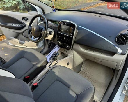 Білий Рено Зое, об'ємом двигуна 0 л та пробігом 68 тис. км за 6976 $, фото 18 на Automoto.ua