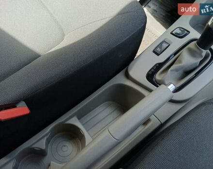 Белый Рено Зое, объемом двигателя 0 л и пробегом 94 тыс. км за 8250 $, фото 34 на Automoto.ua