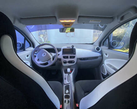 Белый Рено Зое, объемом двигателя 0 л и пробегом 96 тыс. км за 6900 $, фото 6 на Automoto.ua