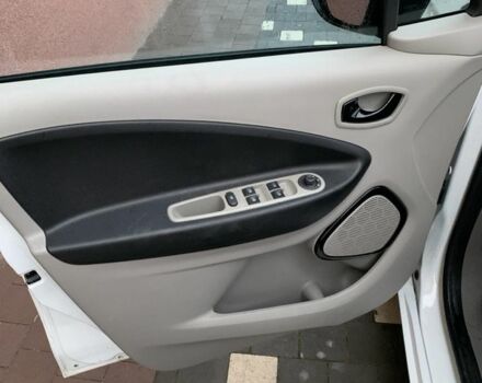 Білий Рено Зое, об'ємом двигуна 0 л та пробігом 68 тис. км за 5800 $, фото 19 на Automoto.ua
