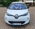 Белый Рено Зое, объемом двигателя 0 л и пробегом 205 тыс. км за 9600 $, фото 1 на Automoto.ua