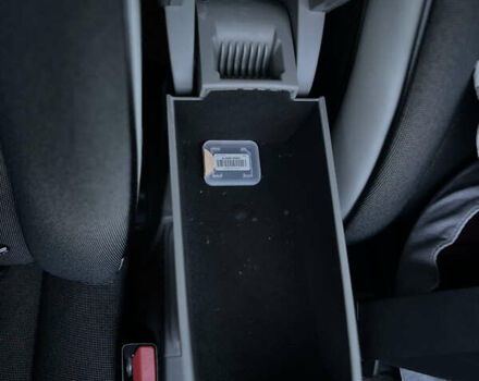 Белый Рено Зое, объемом двигателя 0 л и пробегом 159 тыс. км за 7600 $, фото 37 на Automoto.ua