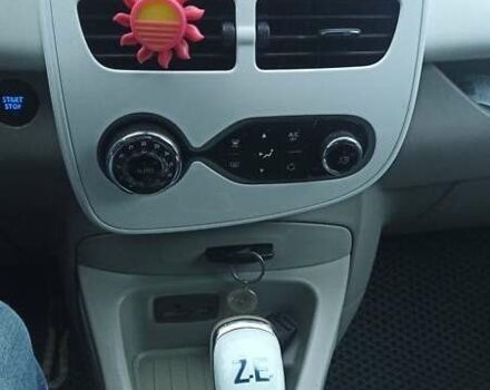 Белый Рено Зое, объемом двигателя 0 л и пробегом 120 тыс. км за 6600 $, фото 4 на Automoto.ua