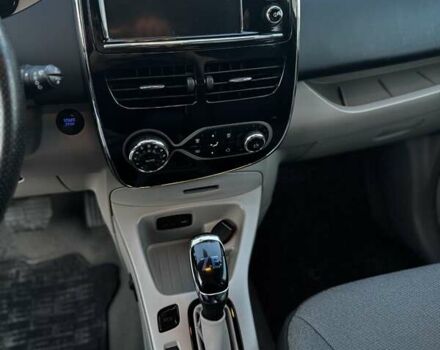 Белый Рено Зое, объемом двигателя 0 л и пробегом 99 тыс. км за 6700 $, фото 22 на Automoto.ua