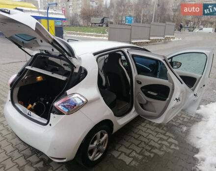 Белый Рено Зое, объемом двигателя 0 л и пробегом 145 тыс. км за 8200 $, фото 11 на Automoto.ua