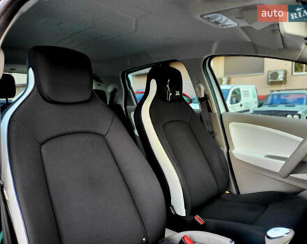 Белый Рено Зое, объемом двигателя 0 л и пробегом 131 тыс. км за 6400 $, фото 16 на Automoto.ua