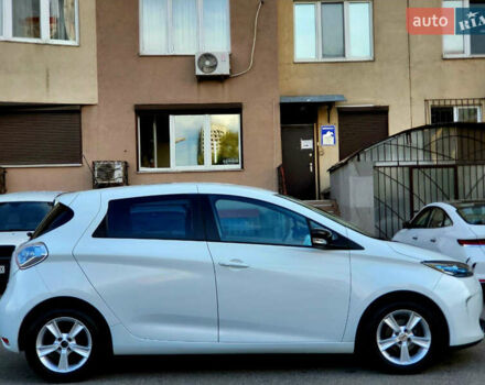 Белый Рено Зое, объемом двигателя 0 л и пробегом 131 тыс. км за 6400 $, фото 3 на Automoto.ua