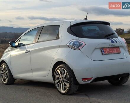 Белый Рено Зое, объемом двигателя 0 л и пробегом 85 тыс. км за 6900 $, фото 19 на Automoto.ua