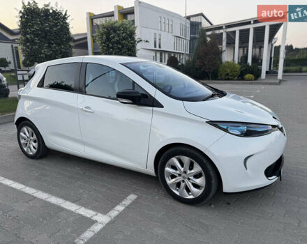 Белый Рено Зое, объемом двигателя 0 л и пробегом 98 тыс. км за 6800 $, фото 6 на Automoto.ua