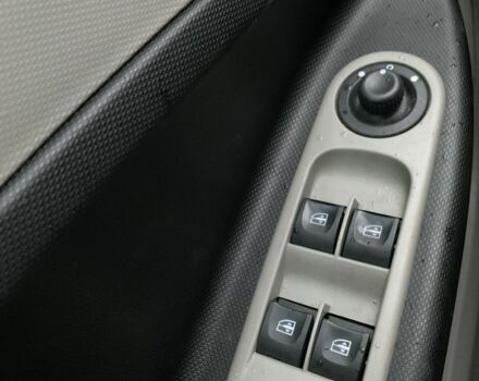 Білий Рено Зое, об'ємом двигуна 0 л та пробігом 68 тис. км за 5800 $, фото 20 на Automoto.ua