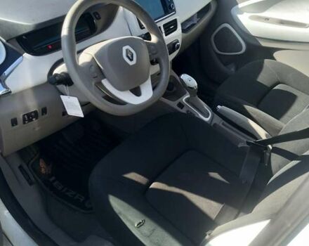 Белый Рено Зое, объемом двигателя 0 л и пробегом 110 тыс. км за 6100 $, фото 4 на Automoto.ua