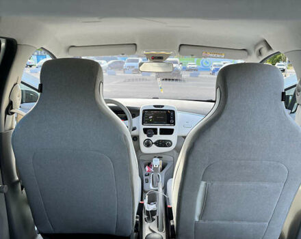 Белый Рено Зое, объемом двигателя 0 л и пробегом 61 тыс. км за 7900 $, фото 11 на Automoto.ua