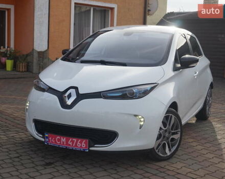 Белый Рено Зое, объемом двигателя 0 л и пробегом 86 тыс. км за 7200 $, фото 2 на Automoto.ua