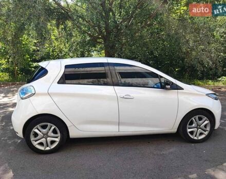 Білий Рено Зое, об'ємом двигуна 0 л та пробігом 70 тис. км за 7200 $, фото 8 на Automoto.ua