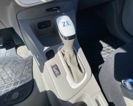 Белый Рено Зое, объемом двигателя 0 л и пробегом 91 тыс. км за 6480 $, фото 23 на Automoto.ua