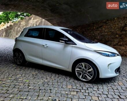 Белый Рено Зое, объемом двигателя 0 л и пробегом 137 тыс. км за 6700 $, фото 2 на Automoto.ua